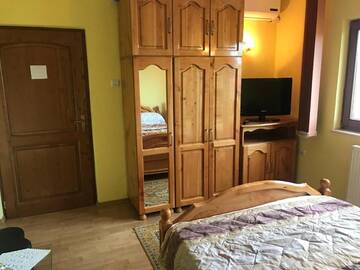 Фото номера Двухместный номер с 1 кроватью, вид на парк Дома для отпуска Vila La Izvor г. Petreşti 13