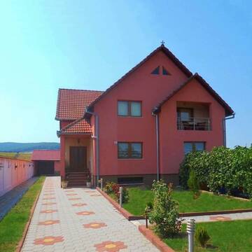 Фотографии Дома для отпуска Vila La Izvor г. Petreşti (Румыния) №1 Фото Дома для отпуска Vila La Izvor г. Petreşti 1